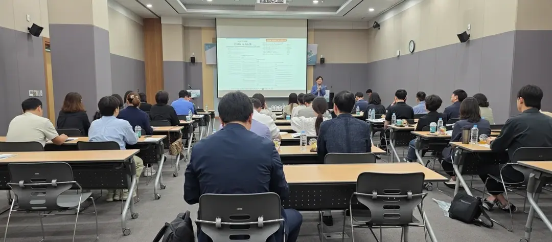 세미나 대행 현장 사진 - 지역사회 역량강화 프로그램 (약 100명 규모)